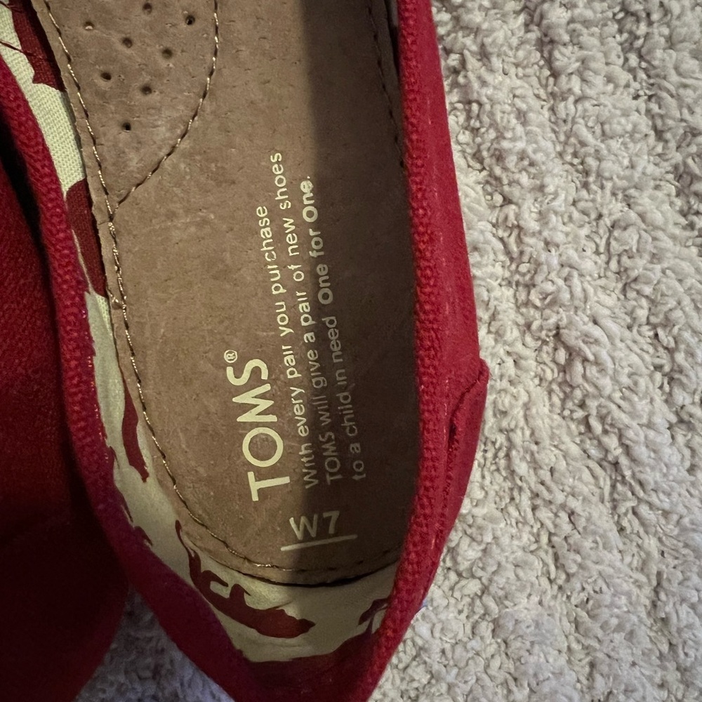 TOMS canvas slip on 7 women’s color red - Picture 2 of 5